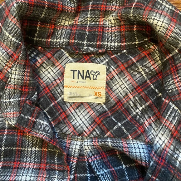 NWOT TNA Cropped Flannel - Picture 2 of 2